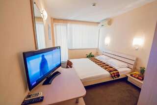Отель Family Hotel Gran Ivan Варна Двухместный номер с 1 кроватью или 2 отдельными кроватями-5