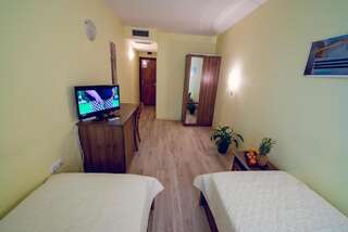 Отель Family Hotel Gran Ivan Варна Двухместный номер с 1 кроватью или 2 отдельными кроватями-6