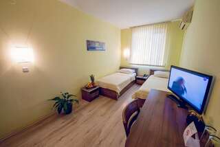 Отель Family Hotel Gran Ivan Варна Двухместный номер с 1 кроватью или 2 отдельными кроватями-7