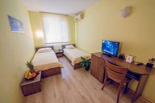Отель Family Hotel Gran Ivan Варна Двухместный номер с 1 кроватью или 2 отдельными кроватями-8