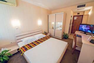 Отель Family Hotel Gran Ivan Варна Двухместный номер с 1 кроватью или 2 отдельными кроватями-3